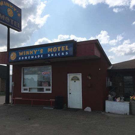 Winkys Motel Estevan Exterior foto