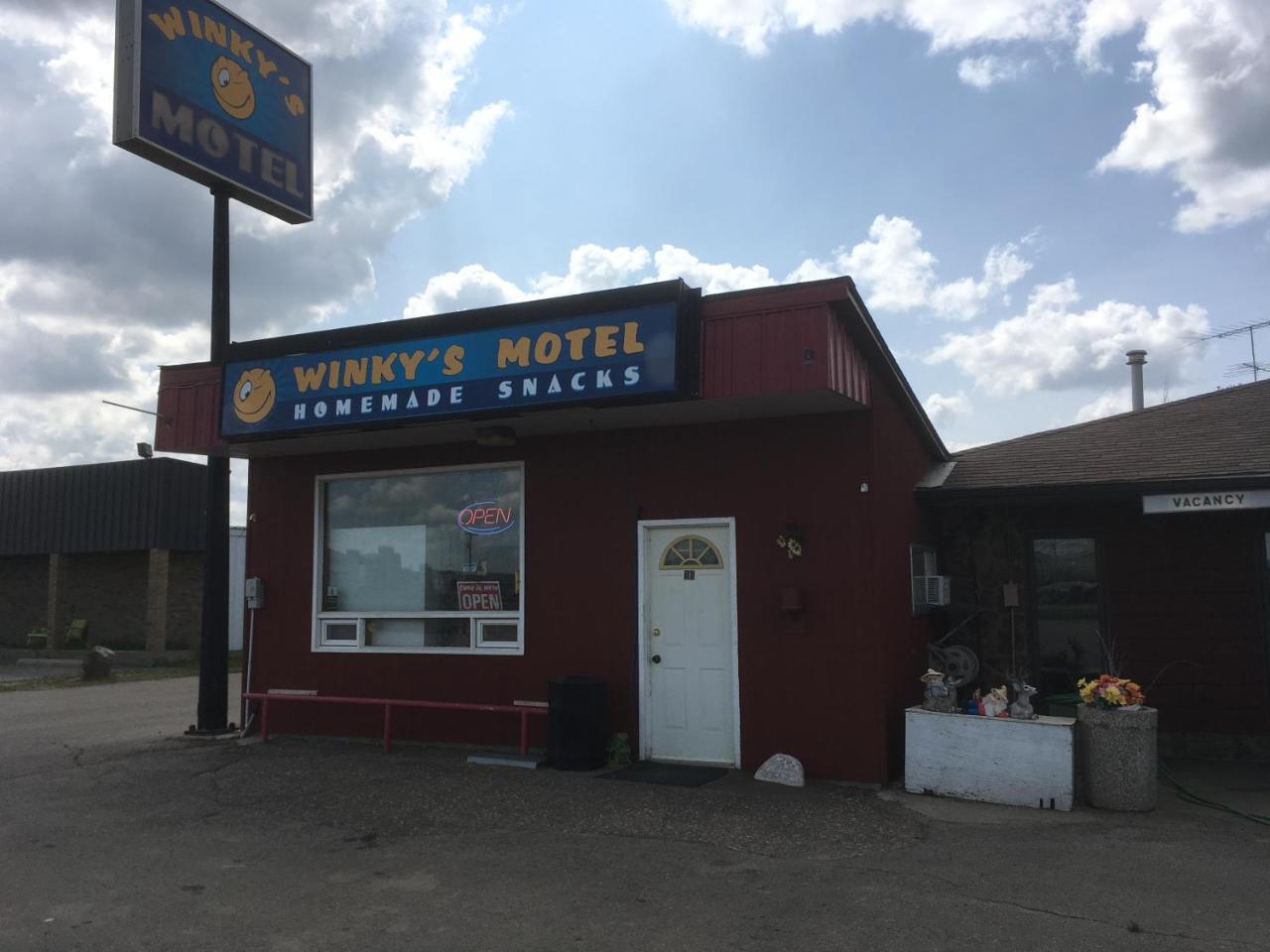 Winkys Motel Estevan Exterior foto